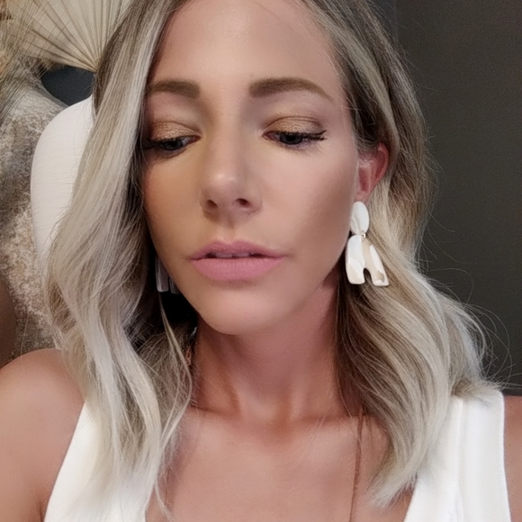 Meet Your Buyer/Seller, Amy!! - Picture 2 of 8